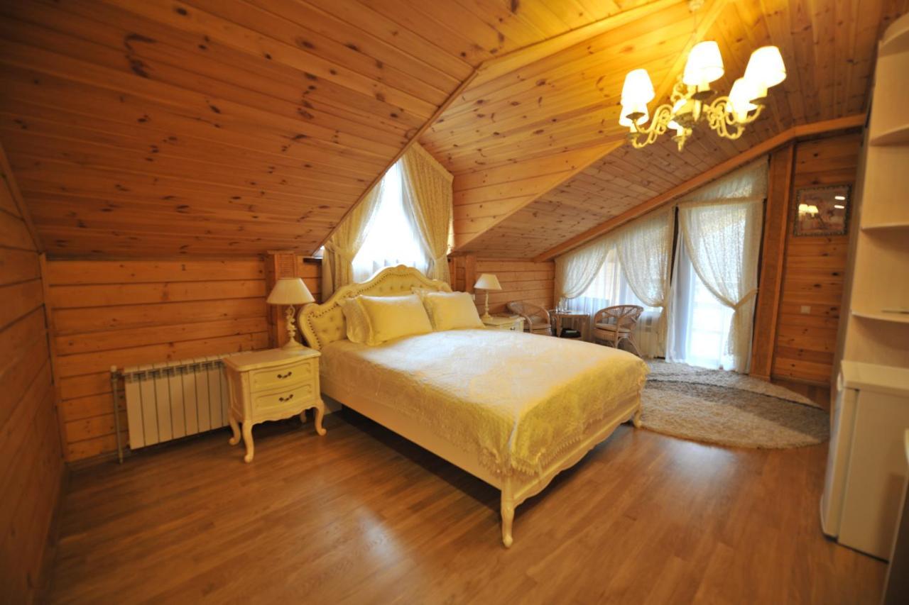 Комплекс Відпочинку Goldfіsh Сlub Pensionat Babintsy Exteriör bild